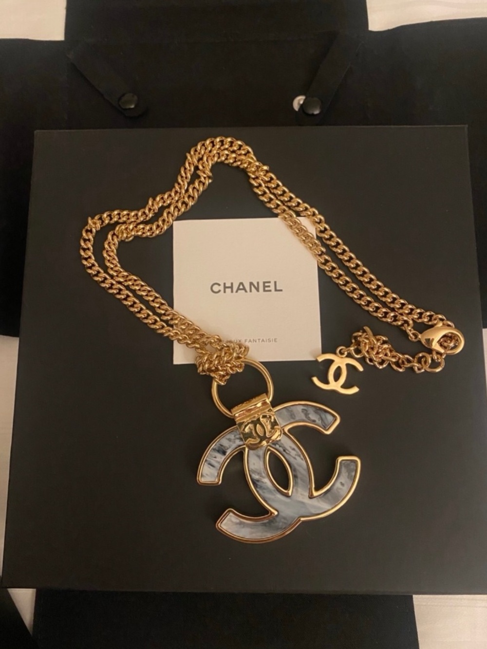 Chanel vintage style Gold-tone Interlocking CC Pendant Necklace Resin Chain
